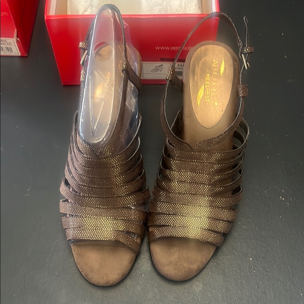 Aerosoles bronze metallic strappy sandals ￼